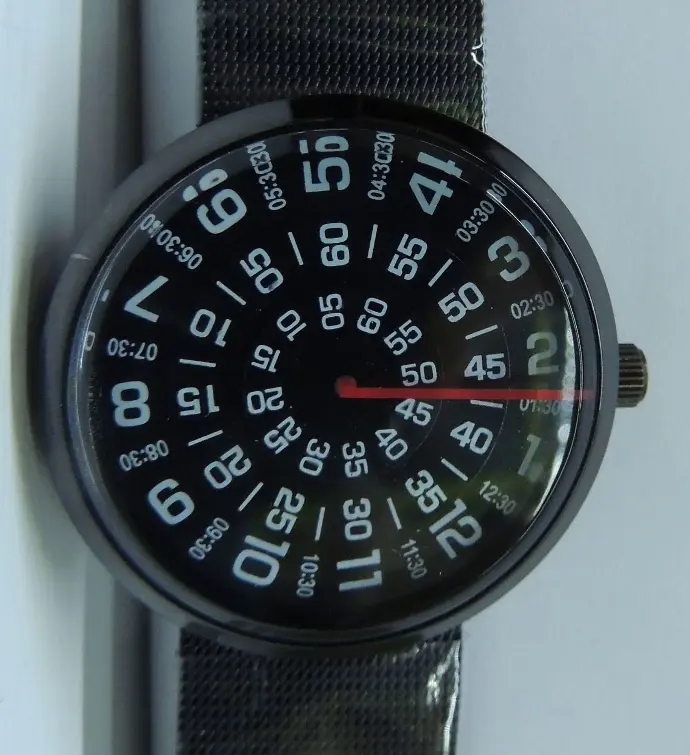 montre moderne de luxe triple plateau. A33