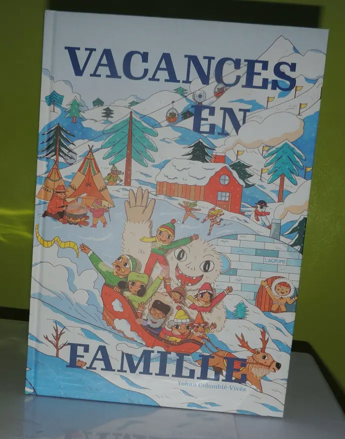 LIVRE Grand livre Vacances en famille