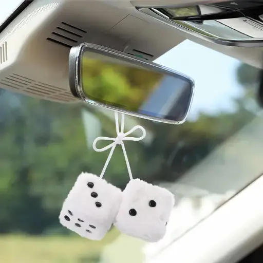 DUO DE DES EN FOURRURE POUR DECORATION VOITURE VINTAGE PETIT BLANC